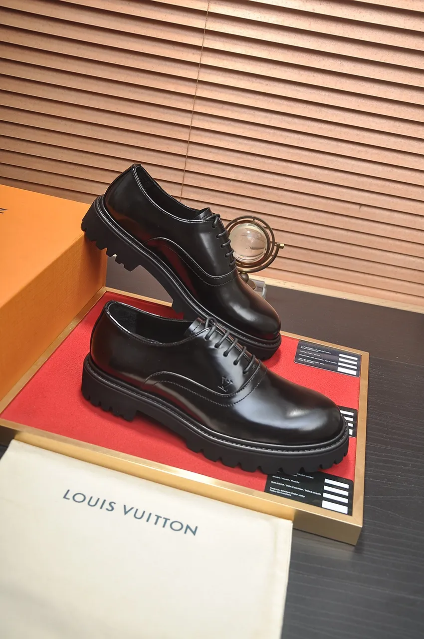 Men's men's shoes 💰640💶 [LV] (original single cowhide lining) 🍀LV's latest genuine leather business suit shoes are launched simultaneously on the official website. The first-layer cowhide imported from Italy is made of heavy gold, 💥official website 1:1 rubber outsole. Versatile to wear, high-end without losing class, and the color combination is extraordinary. This four-season style is alluring when worn on your feet, showing off your big-name flair. Standard code 38-45 (45 customized)